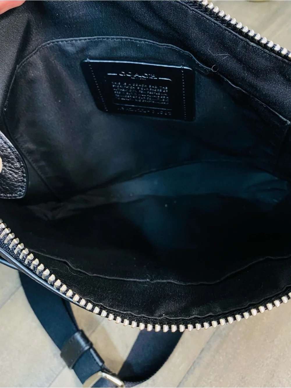 Coach Beckett Pocket Crossbody Messenger Bag Black Pebbled Leather 91303 Mens